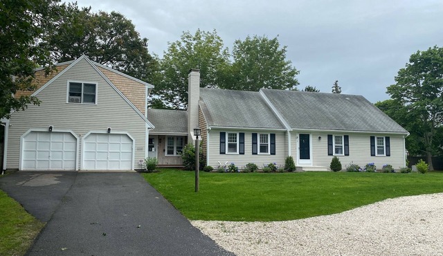 Close to Windmill and Smugglers. Family-sized with all the amenities.