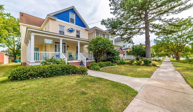 Coastal Charmer, Fire Pit & Two Blocks to Beach