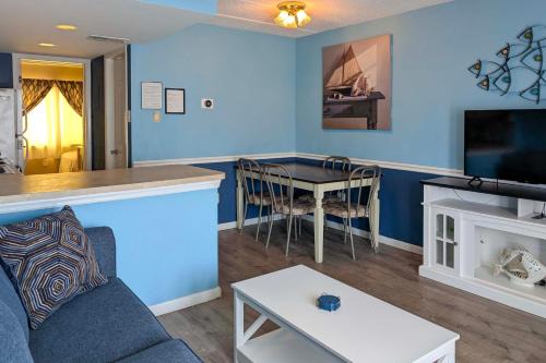 Coastal Condo w/Pool, 1 Block to Wildwood Beach!