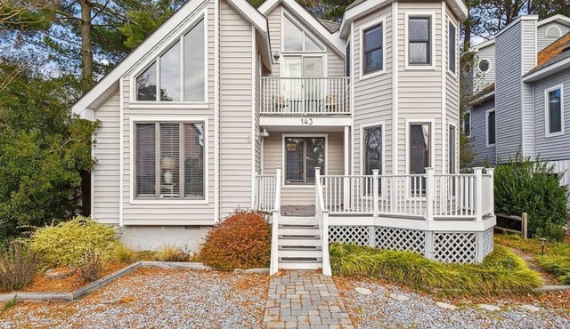 Coastal House Near the Beach | Kitchen, Deck & BBQ