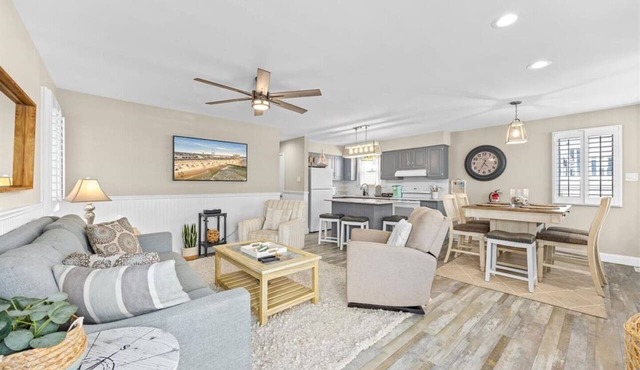 Coastal OC Retreat | 2 Blocks to Beach | Sleeps 8