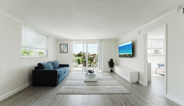 Coastal Retreat: Directly Across from Beach w/Heated Pool & 2 King Suites