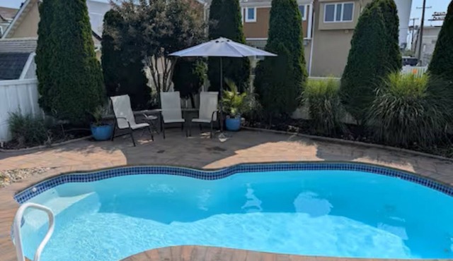 Coastal Retreat in Heart of the Crest, Pool, Sleeps up to 12, plus up to 2 dogs