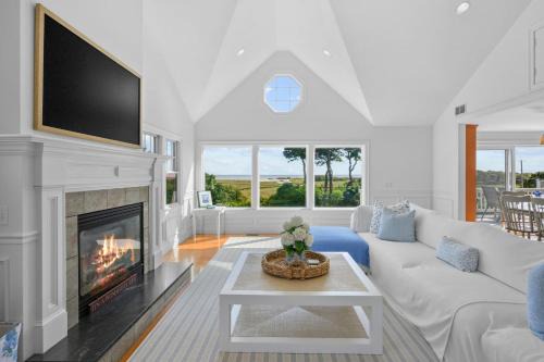 Coastal Retreat w/Deck, Views Beach Walks