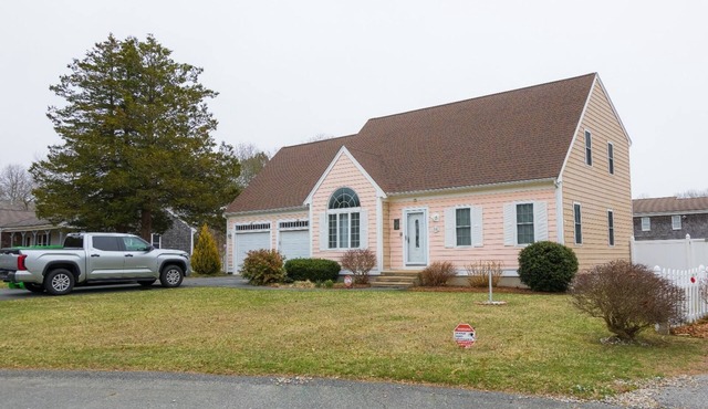 Come Enjoy Cape Cod! Charming 3-BR house in pleasant Falmouth