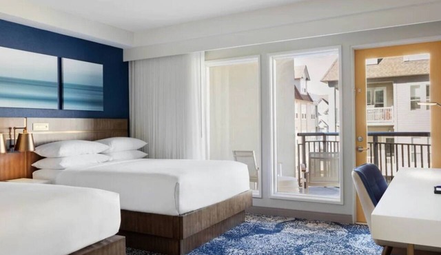 Comfort and Convenience! Onsite Pool, Close to Cape Henry Lighthouse
