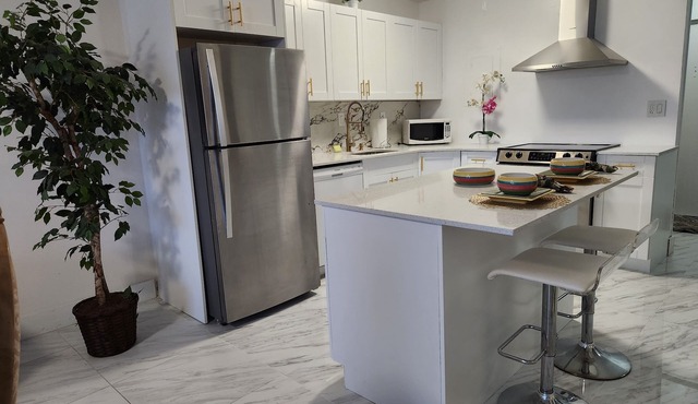 Comfy, lovely and relaxing apt. in Plantation.