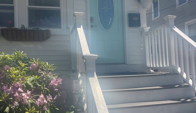Complete remodel: 4 houses from Hull Bay, 4 blocks from the beach