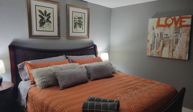 Condo#3. KING SIZE BED, HIGH SPEED INTERNET and FREE PARKING.