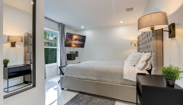 Condor: Renovated Professional Design & Near Beach
