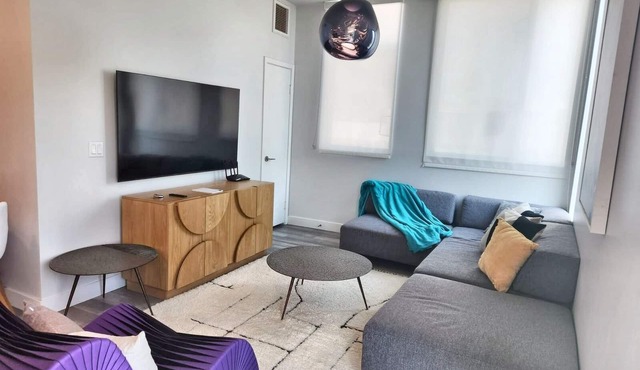 Contemporary 1BR Hollywood Haven on Spaulding Ave – Complimentary WiFi & Parking