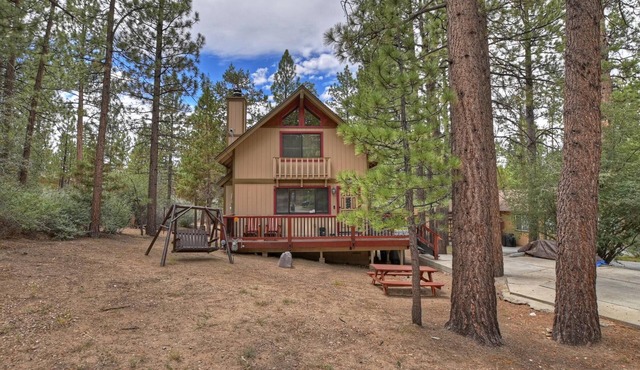 Conveniently Located to Big Bear Amenities! Wood Burning Fireplace! Close to Biking Paths!