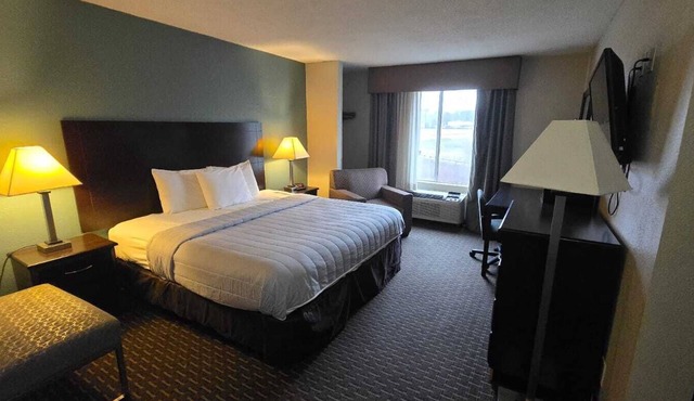 Copley Inn & Suites By OYO Akron OH