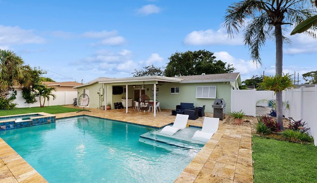 Costal home near Lauderdale by the Sea with game room, pool & jacuzzi