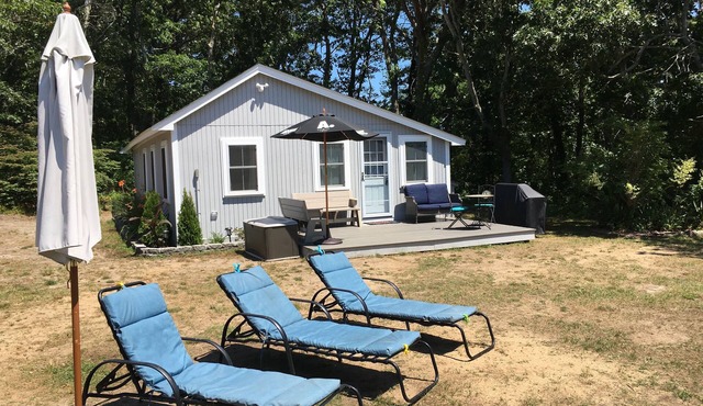Cottage on freshwater lake with short walk to town beach