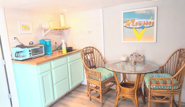 Cozy 1 bed/1 bath two blocks from beach and boards