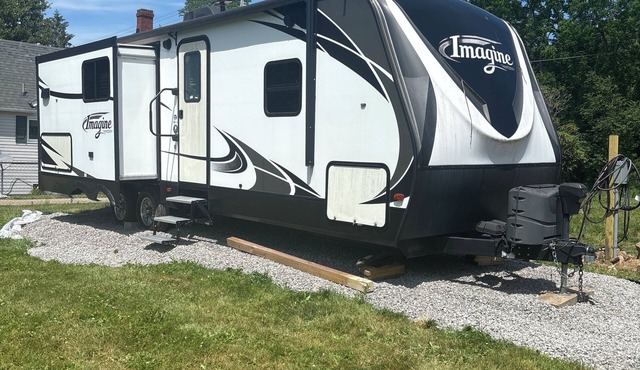 Cozy 1-bedroom Camper on the lake with AC in adorable Cortland.