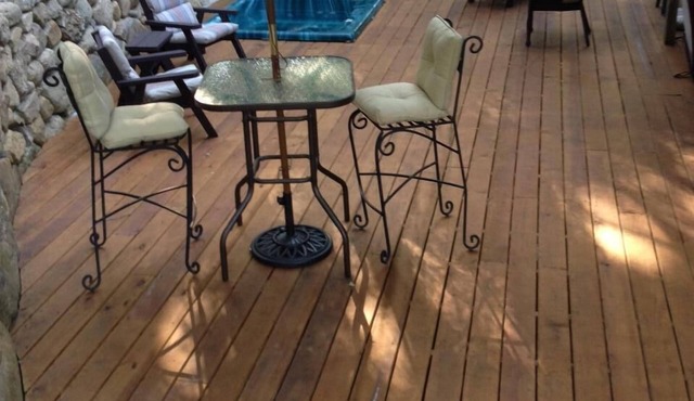 Cozy 1 bedroom, Hot Tub & Deck, .75 mile to town beach