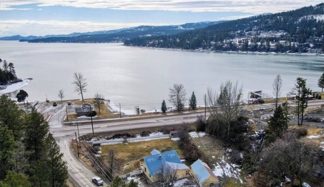 Cozy 1-bedroom home across from Flathead Lake!