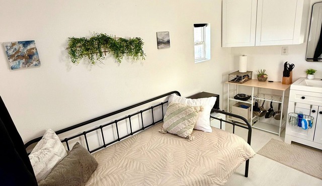 Cozy 1 Bedroom Tiny Home in Oakland Park