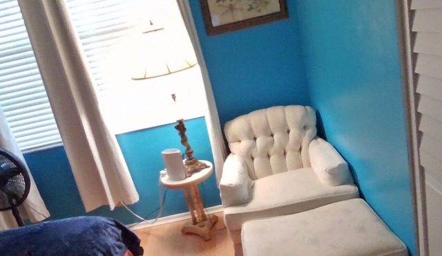 Cozy 1-bedroom condo in peaceful Lauderdale Lakes with AC