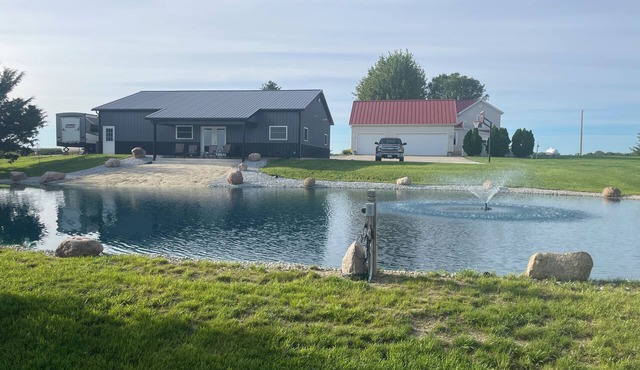 Cozy 2-bedroom barn in welcoming Upper Sandusky with AC