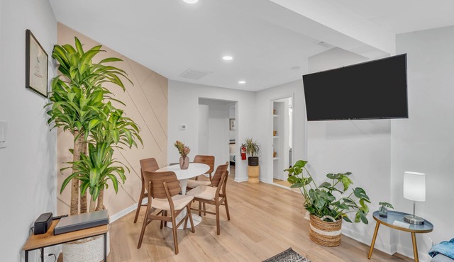 Cozy 2-Bedroom Bungalow in Bradley Beach