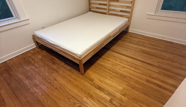 Cozy 2-bedroom cottage in tranquil Warren with AC