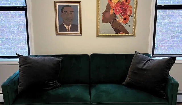 Cozy 2BR Modern Art Deco Retreat Minutes from NYC