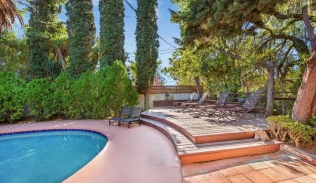 Cozy 4-bedroom house with AC, WiFi and Salt Water Pool.