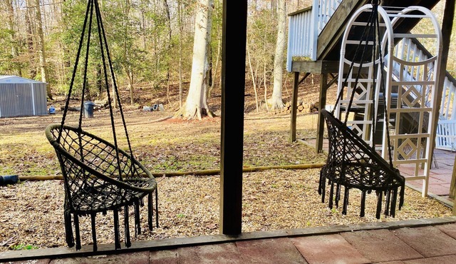 Cozy Apartment with Self-Check-In and Free Parking. Pet -Friendly!