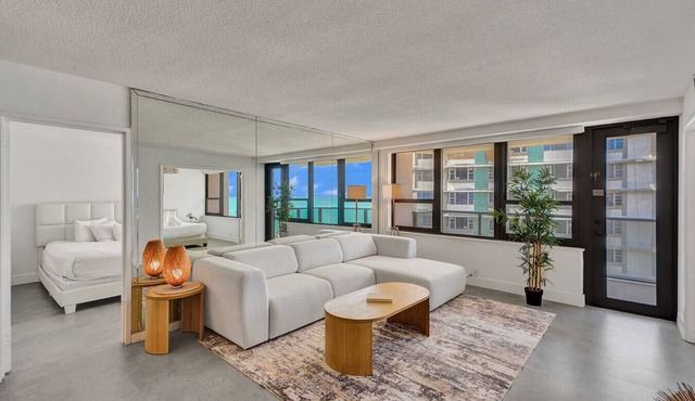Cozy Beachfront Condo w Beach Service/1410