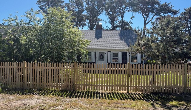 Cozy Cape cottage, with heat & AC, <5 mins to Haigis Beach