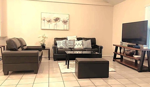 Cozy! Clean 4 Bedroom Villas in Wellington