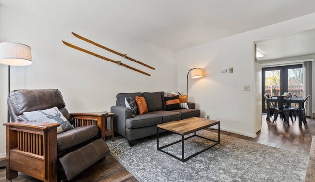 Cozy Condo Close to Glacier Park & Whitefish