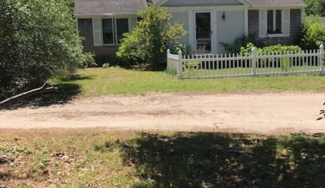 Cozy Cottage close to Beaches, Boating, Biking, Shopping and more