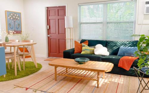 Cozy Garden Bungalow - Pets/Parking/Beach