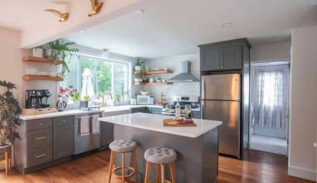 Cozy Getaway Mins From Kingston