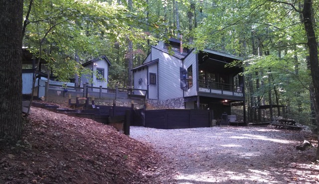 Cozy modern cabin - the squirrel's nest