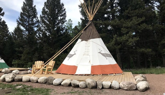 Cozy Native American Tipi with Resort Amenities near Boulder, Montana