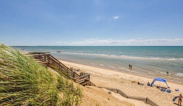 Cozy Retreat w/Great Views of Town Cove!