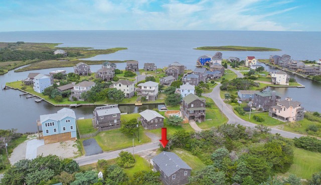 Cozy Soundside Cottage w/Beach Nearby, Grill, Outdoor Shower, Movies, Books