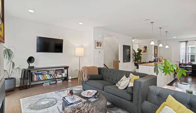 Cozy & Spacious 4 BR Home in NE DC Near the Metro!