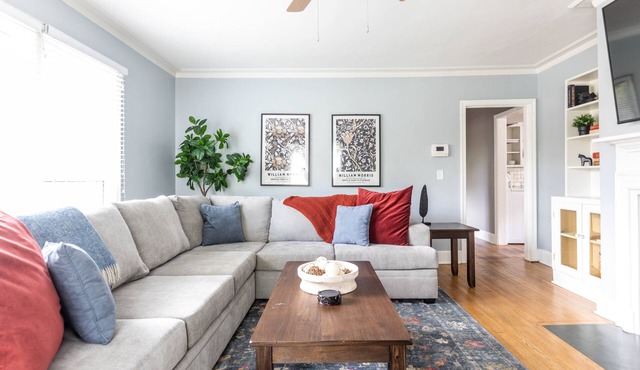 Cozy spacious home near HP University and the world-renowned Furniture Market.