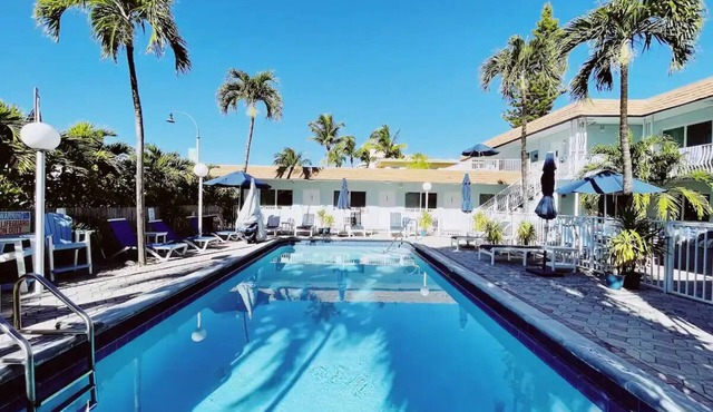 Cozy Standard Double Room - Steps to Beach, Free Parking & Pool