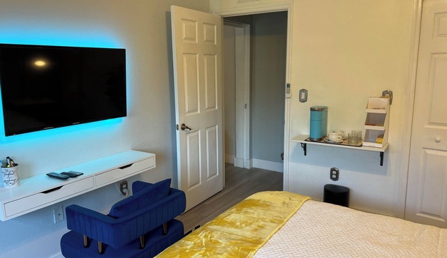 Cozy studio with AC and WiFi in welcoming Homestead