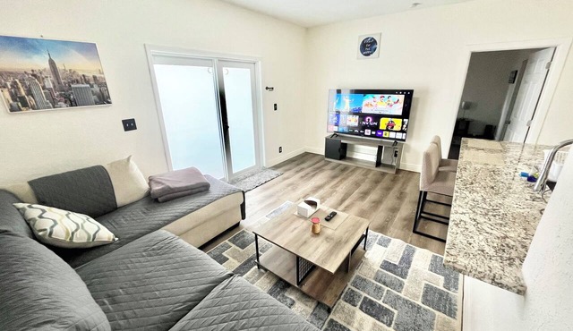 Cozy & Stylish 1-bedroom apartment in fantastic Fort Lauderdale with AC