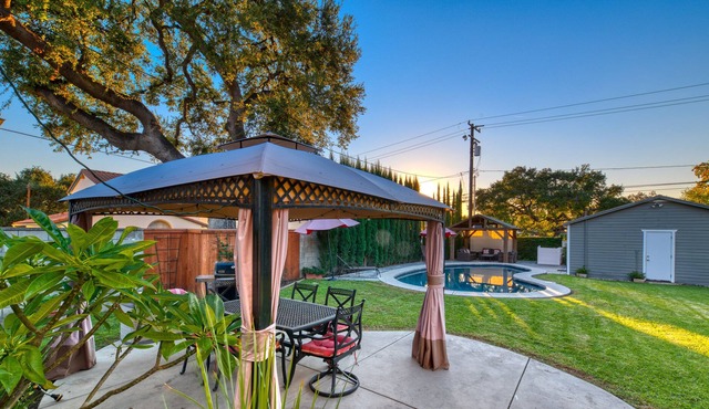Craftsmen Pool Home Near The Foothills