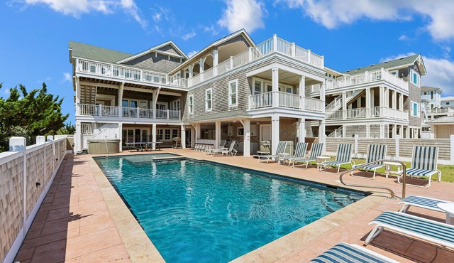 Crew Quarters - 16BR Oceanfront with Elevator, Pool and More!