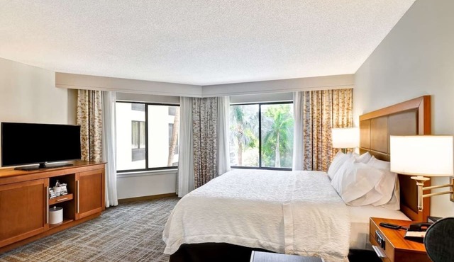 Cultural Explorer's Retreat | Comfortable Unit 2.4 Miles to Town Center